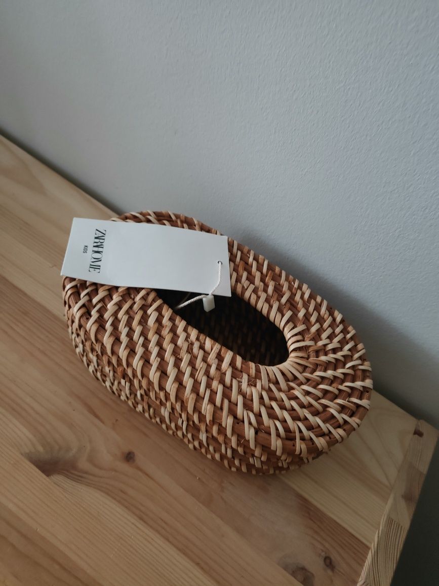 rattanowy pojemnik na chusteczki Zara home