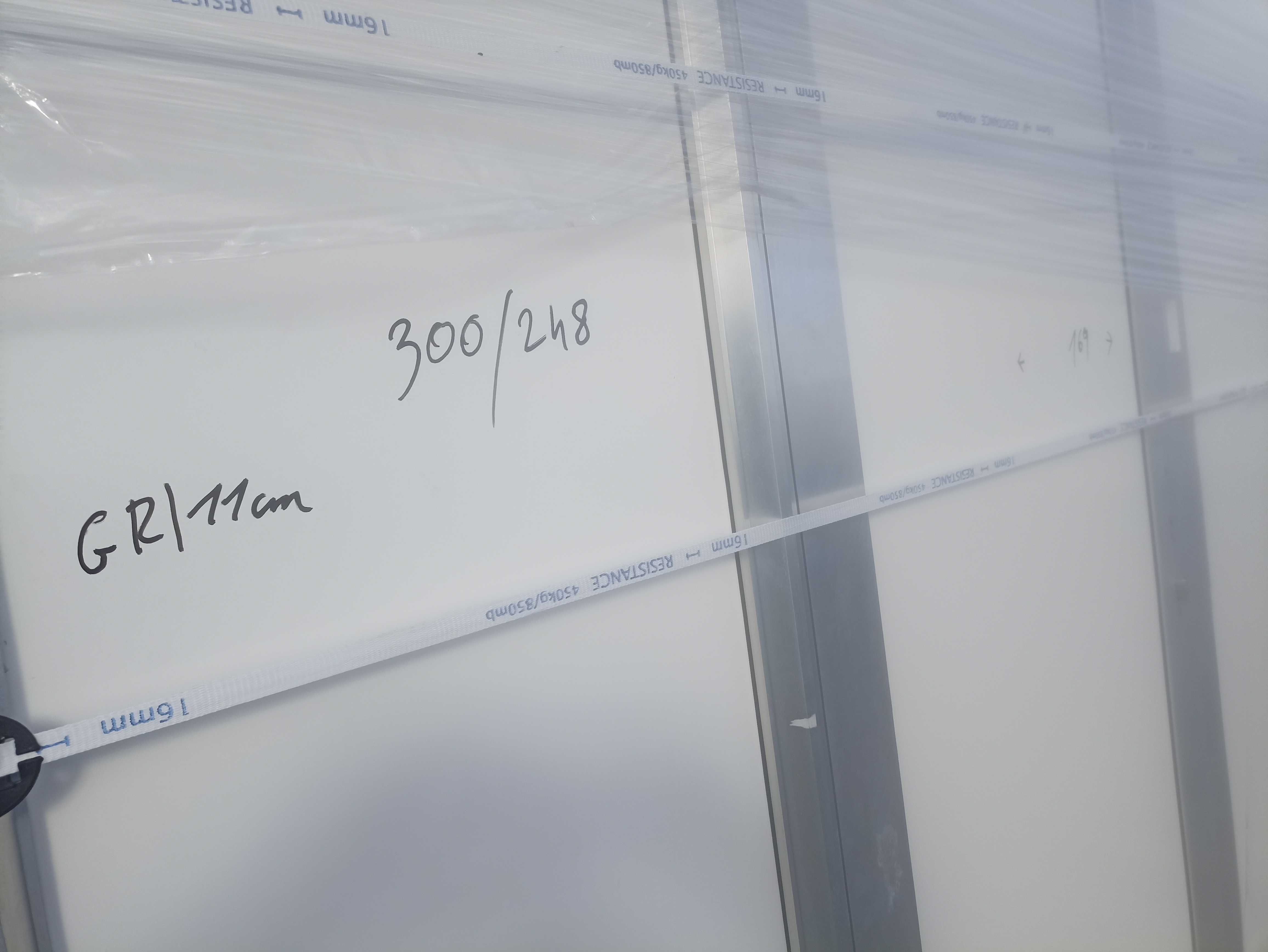 Drzwi aluminiowe 300/248 białe na zewnątrz otwierane