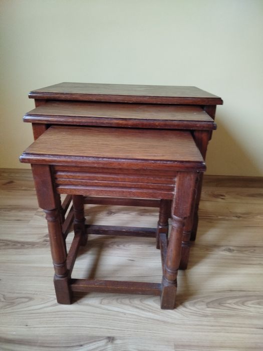 Trzy stoliki rozkładane