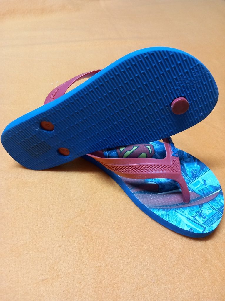 Havaianas de criança,  Super Homem 32/34, como novos.