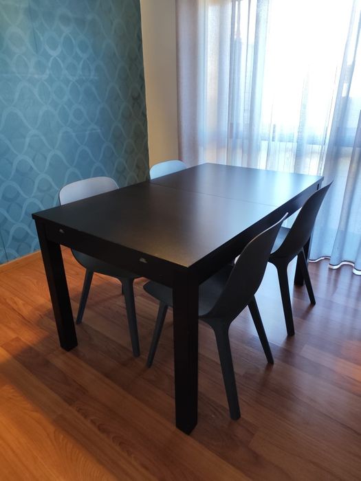 Vendo mesa de jantar + 4 cadeiras