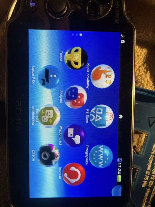 Psvita  model Pch -1004 uzywany plus  4 gry