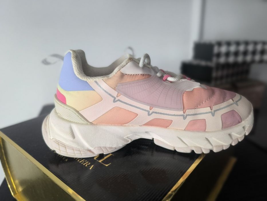 Tênis para menina da Zara tamanho 26