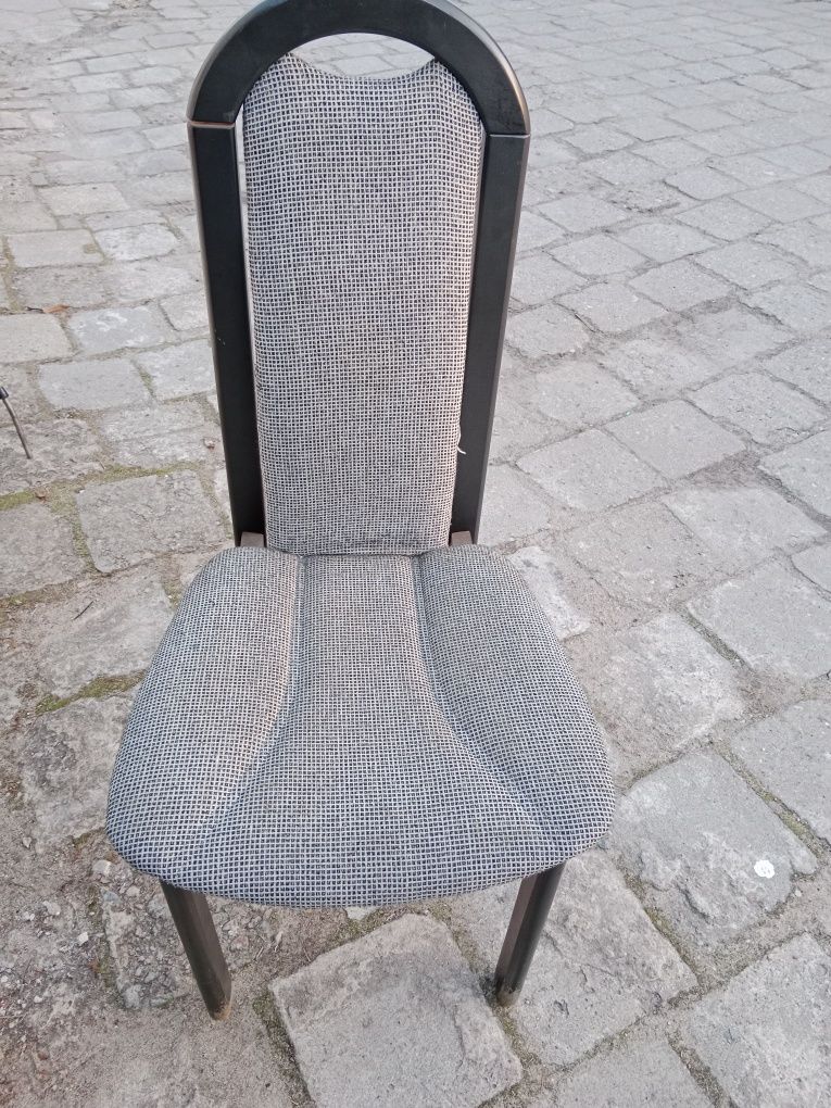 Krzesła czarne tapicerowane