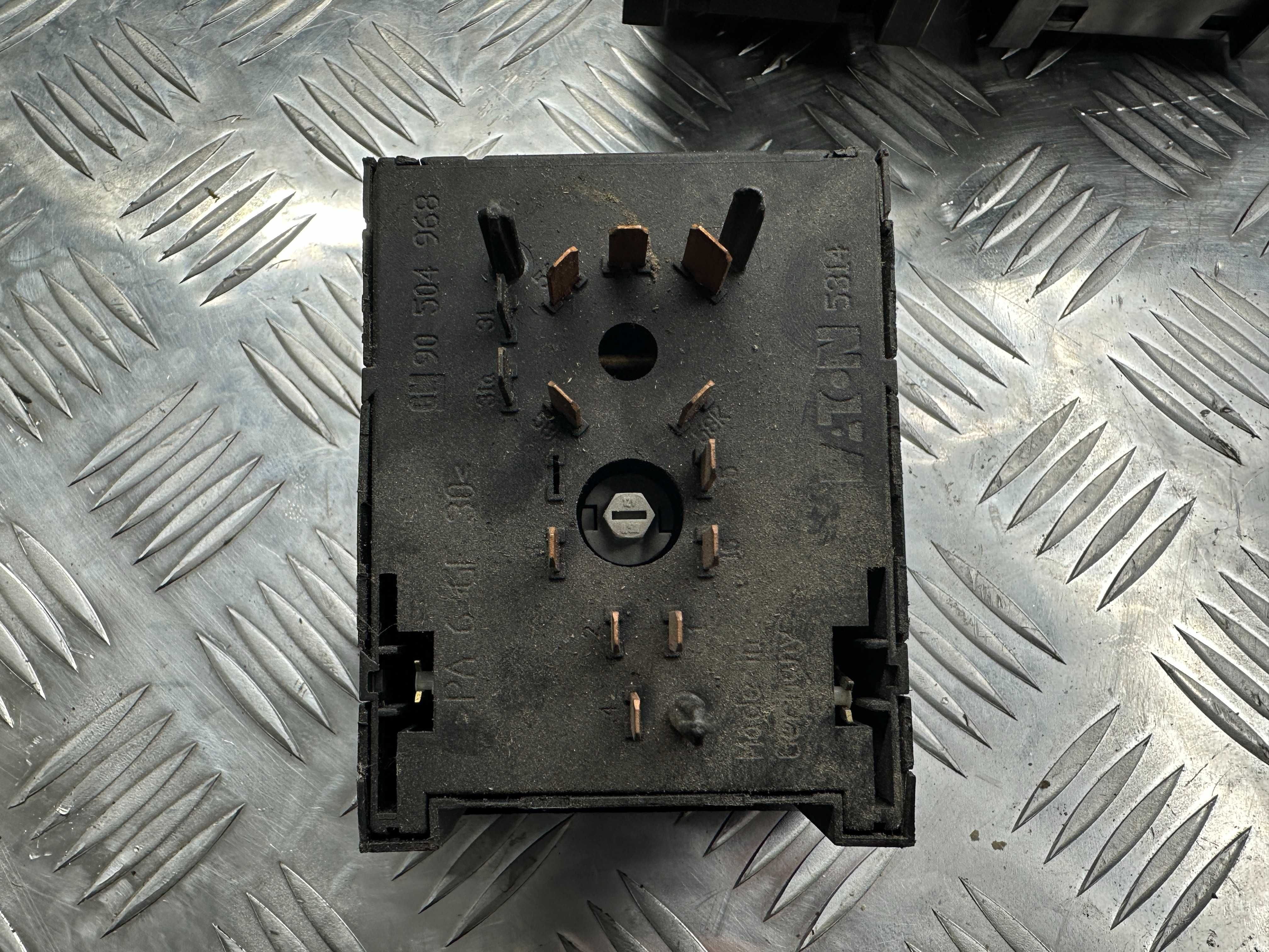 Переключатель света фар Opel Vectra B 90504970