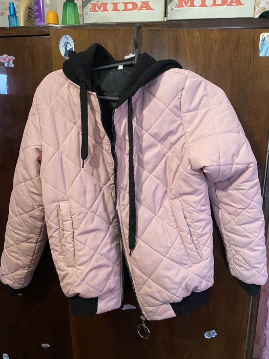 Куртка для девочки практически новая