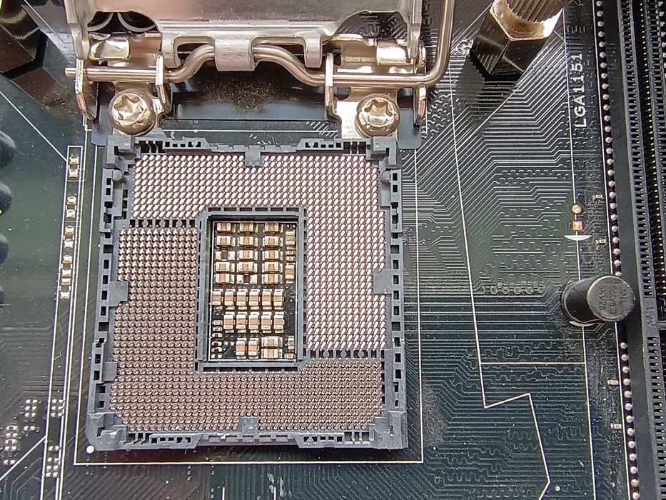 Intel i7-6700K, ASUS Z170 PRO Gaming.