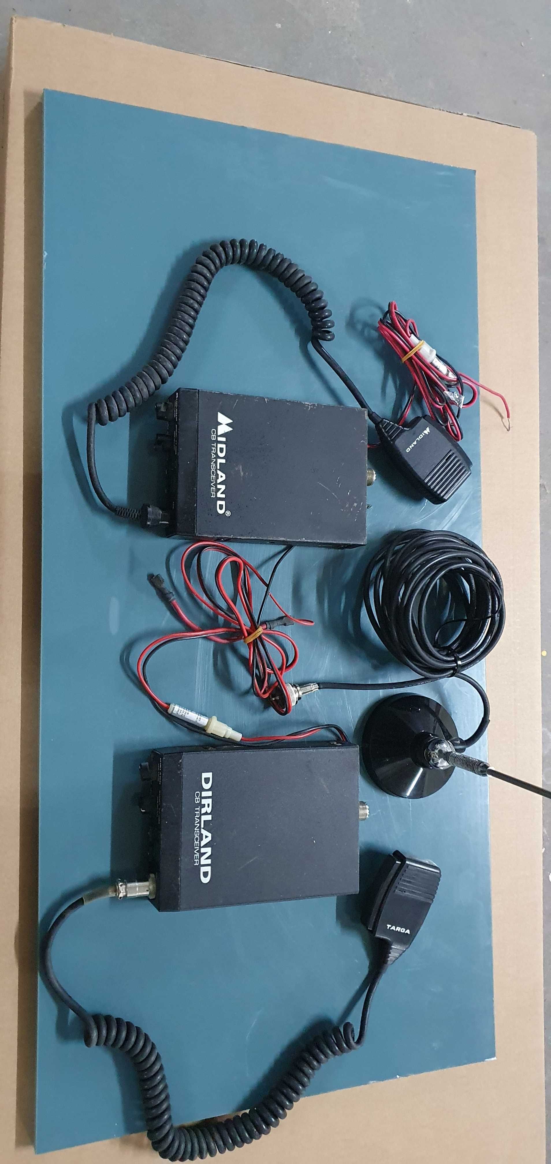 Dois rádios CB da Midland com micros e 1 antena magnética