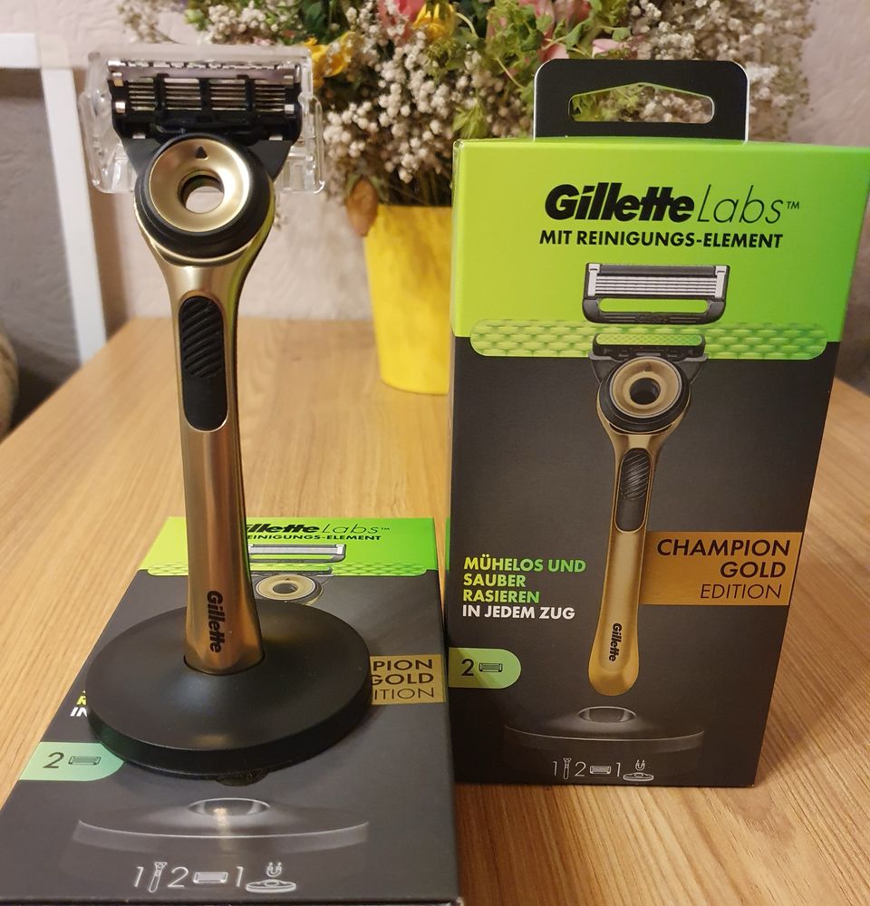 Бритва Gillette Labs с отшелушивающей полоской (магнитная подставка)