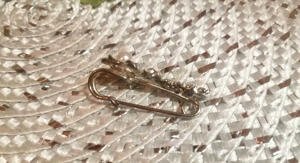 Broszka / agrafka z kryształkami