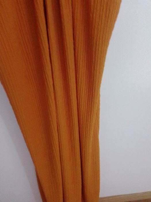 Vestido na cor mostarda