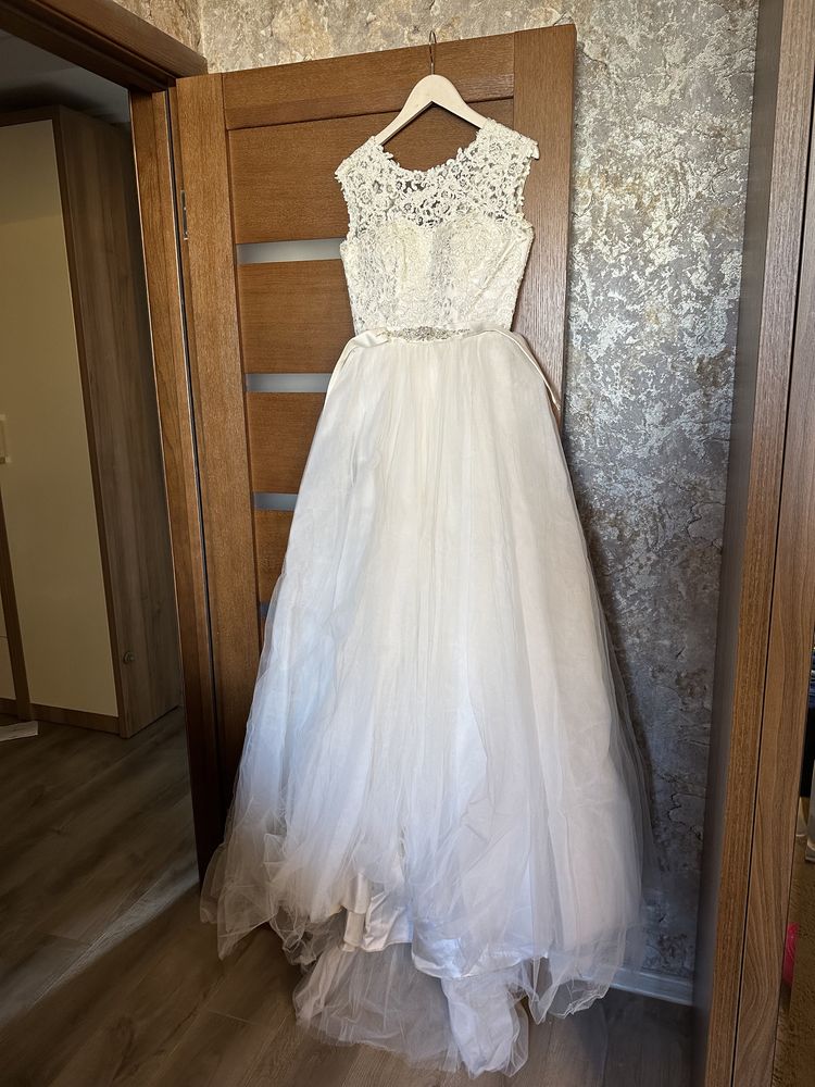 Продам весільну сукню+фата (без хім чистки)