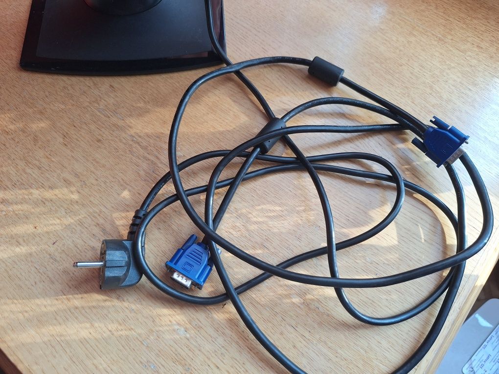 Monitor Itor Medion md 20328 z kablami 20 cali mat matryca stan dobry