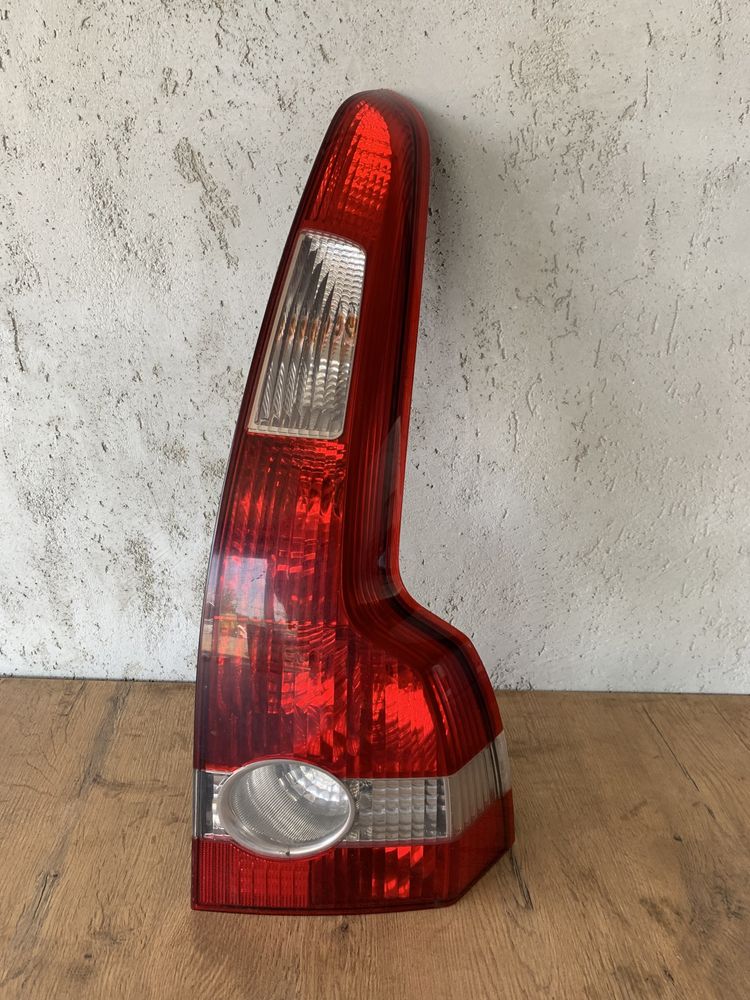Volvo V50 lampa prawa tylna prawy tył kompletna EUROPA