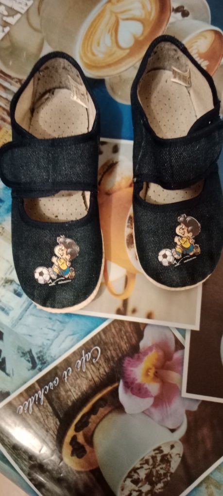 Продам детские тапочки