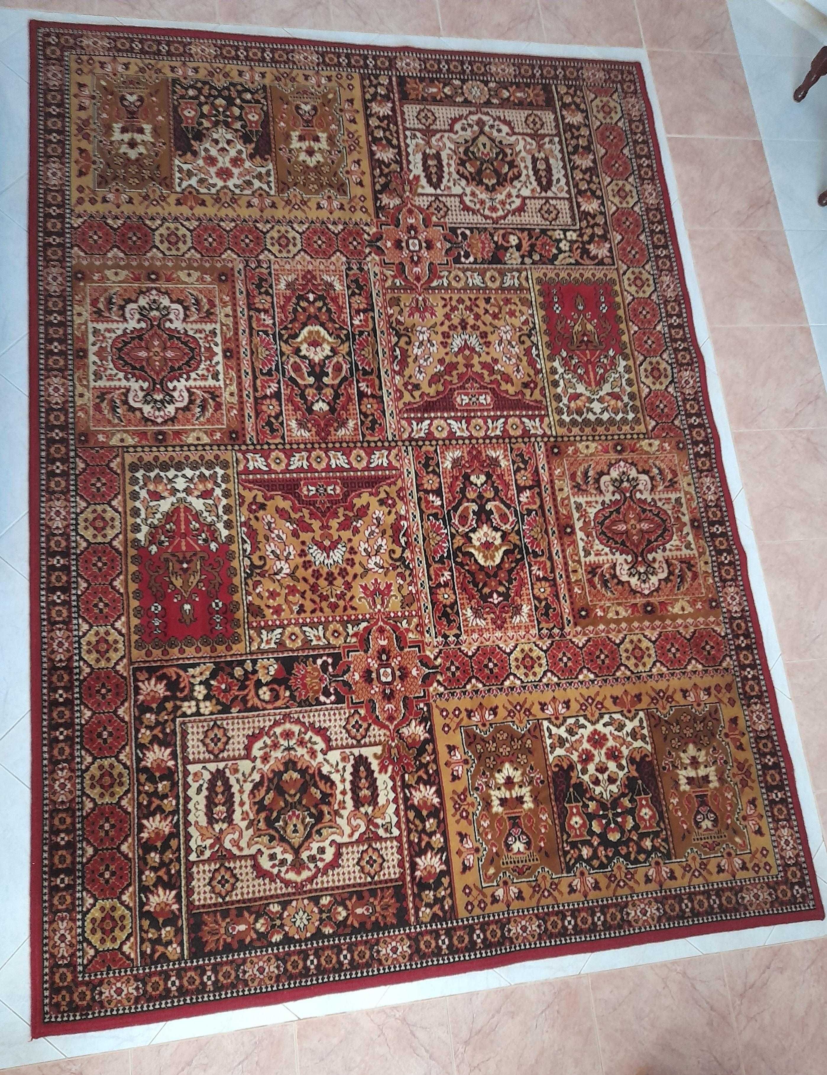 Duas carpetes estilo estilo Oriental tradicional e Persa