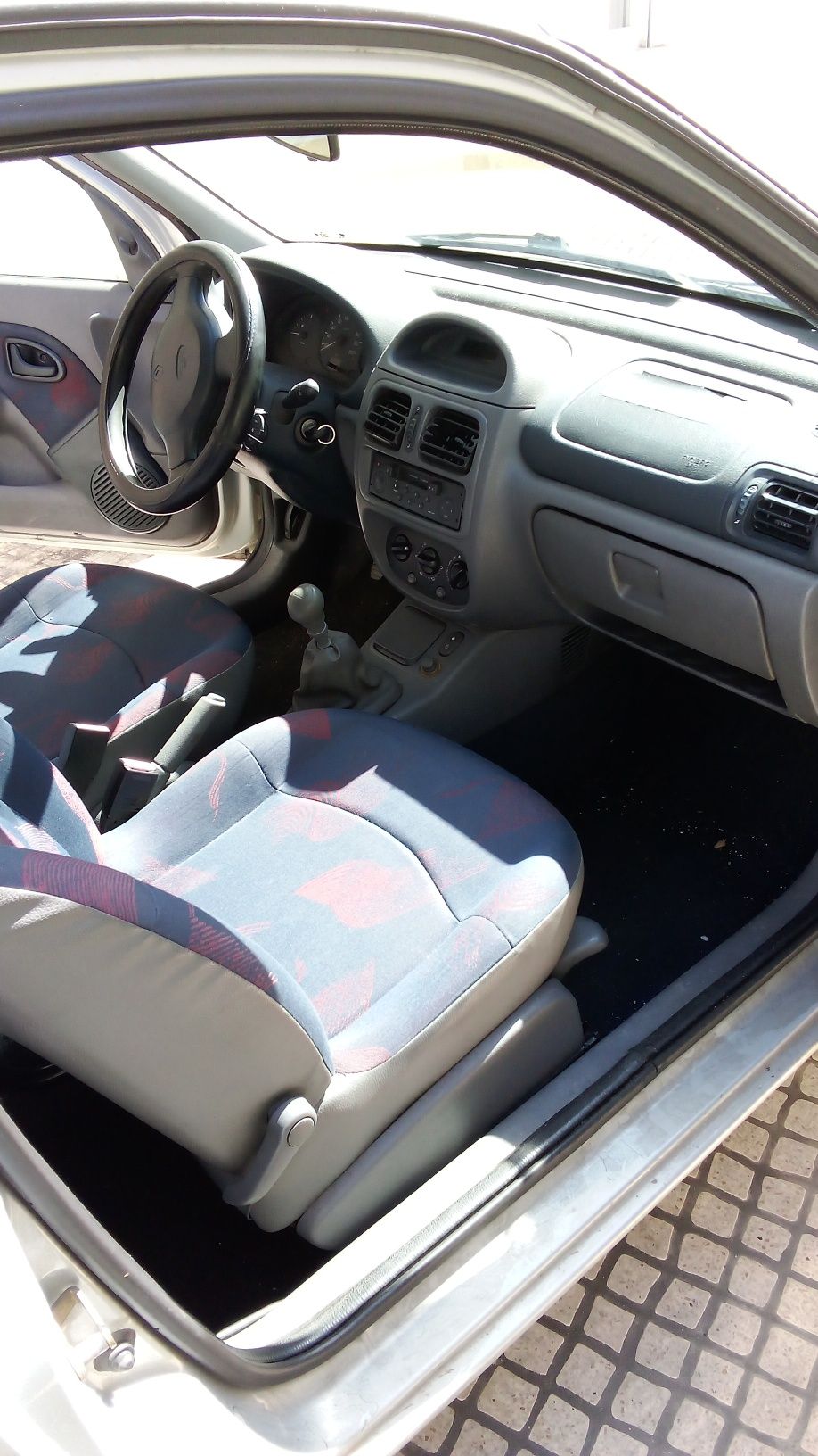 Renault Clio 1.9D Comercial (04/2000)