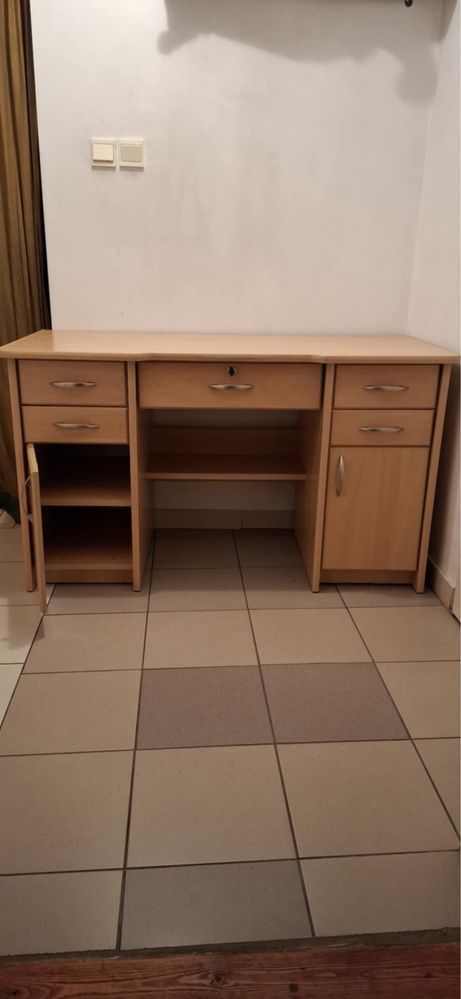 Solidne biurko, jak nowe!