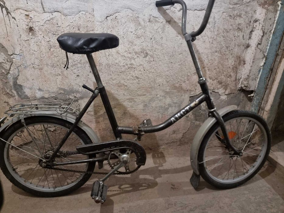 Велосипед Аїст чорного кольору