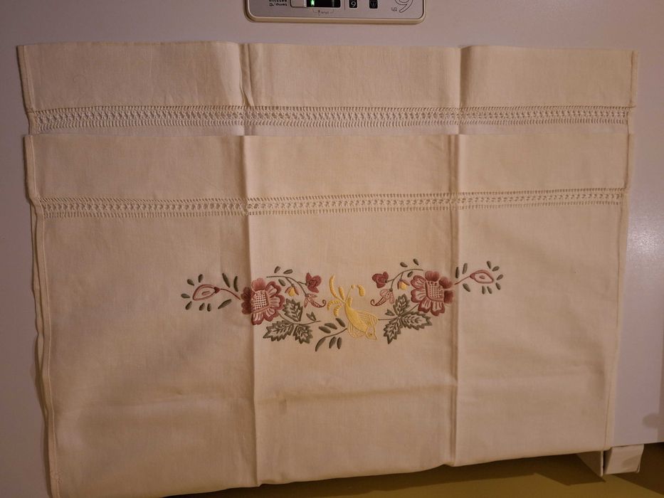 Caminho de mesa bordados à mão da Lixa  individual e guardanapos