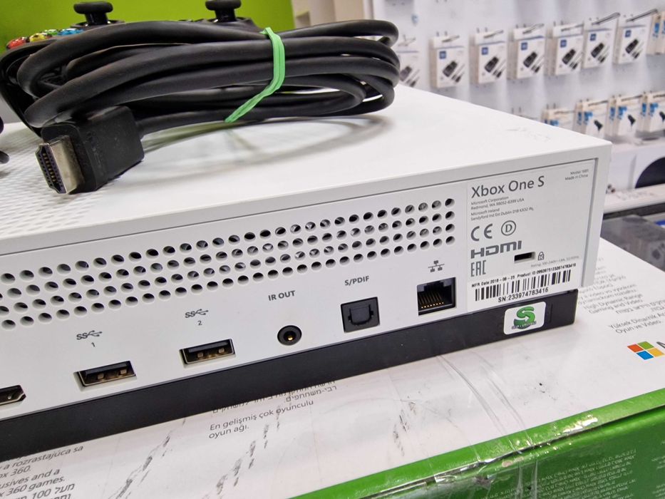 Konsola Xbox One S 1TB + pad + okablowanie/ Gwarancja