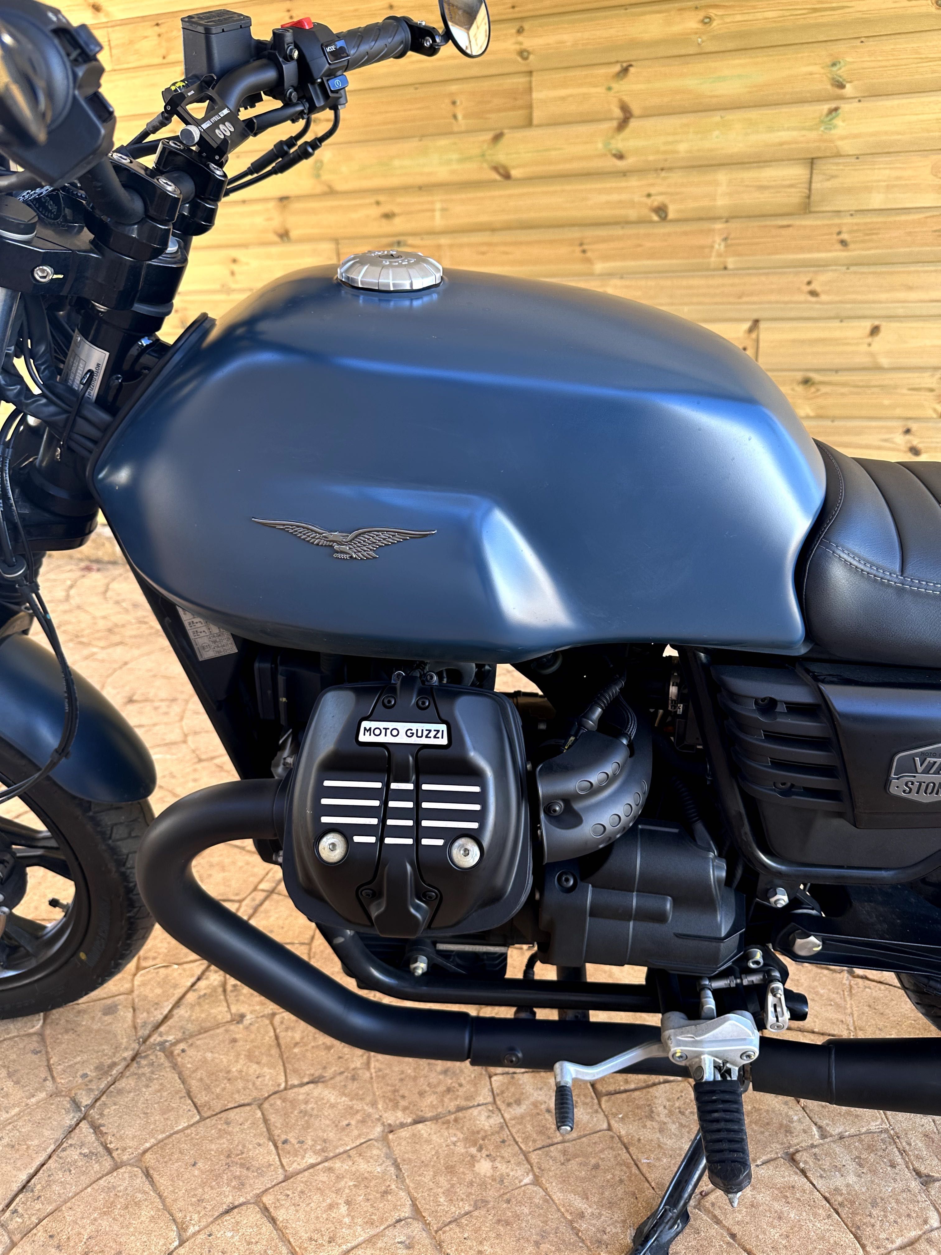 Moto Guzzi V7 III Stone 2021