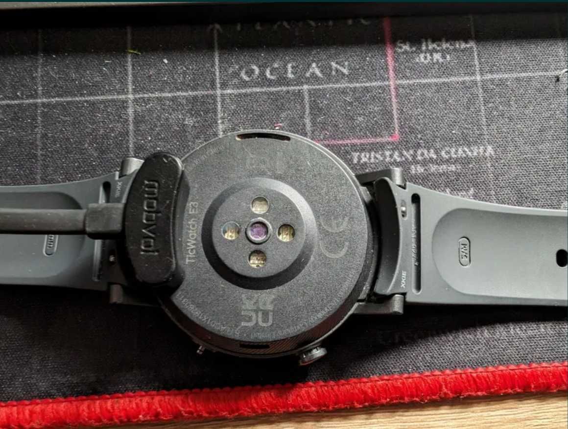 TicWatch e3 smartwatch + Gratis Haylou Solar LS05