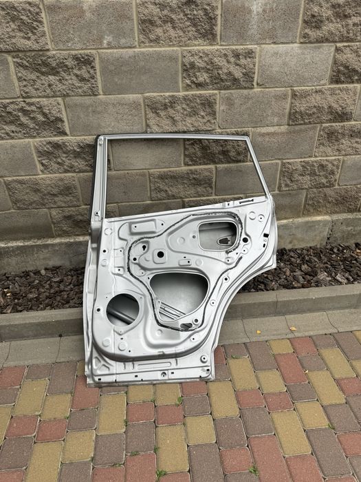Двері задні двері Toyota Rav-4 ІV 2013-2018 права задня дверка