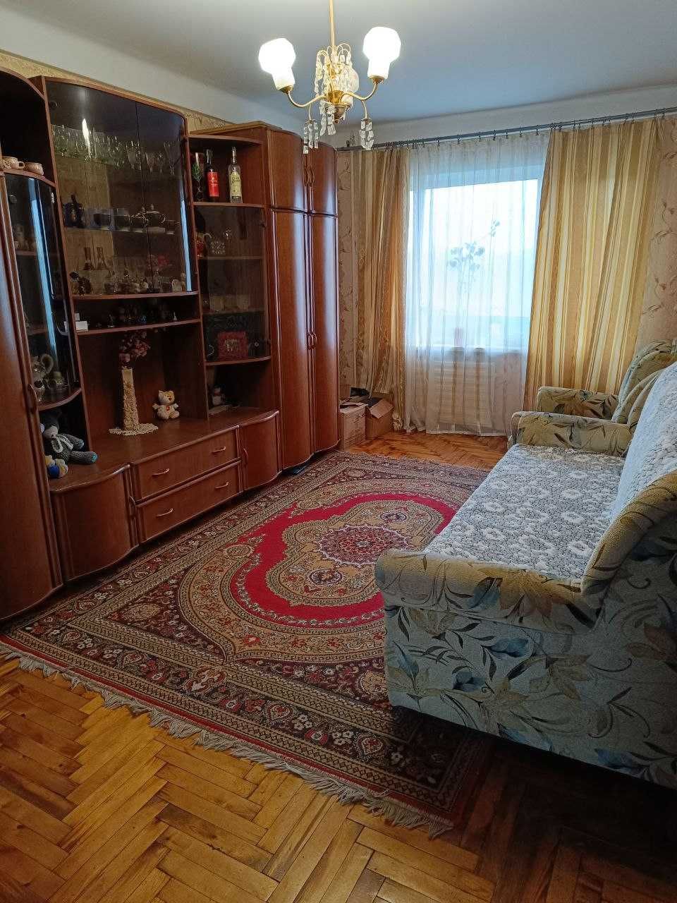 Продам  3-х комнатную квартиру по ул.Светлой