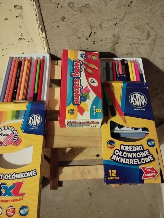 Kredki i farby szkolne