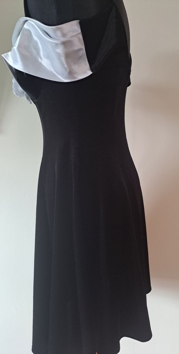 Sukienka czarna z aksamitu 38