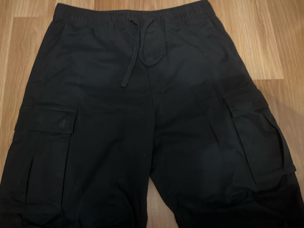 Czarne Spodnie Cargo Relaxed Fit
