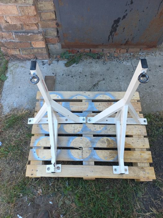 Крепление для боксёрский груши
Отлично впишется в домашний инт