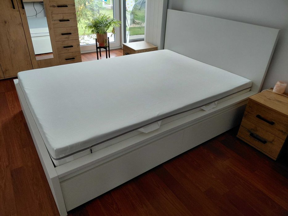 Łóżko Ikea Malm 140x200 z 4 szufladami białe