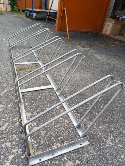 Metalowy stojaki na rowery