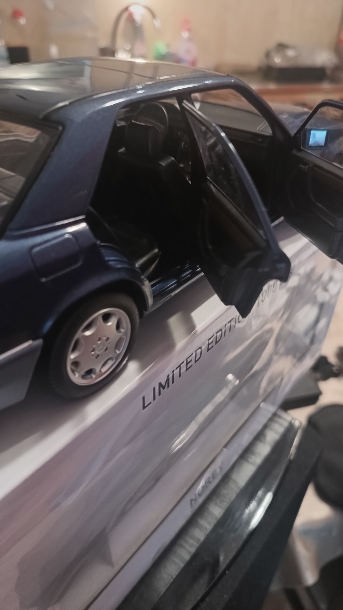 Model norev 1:18