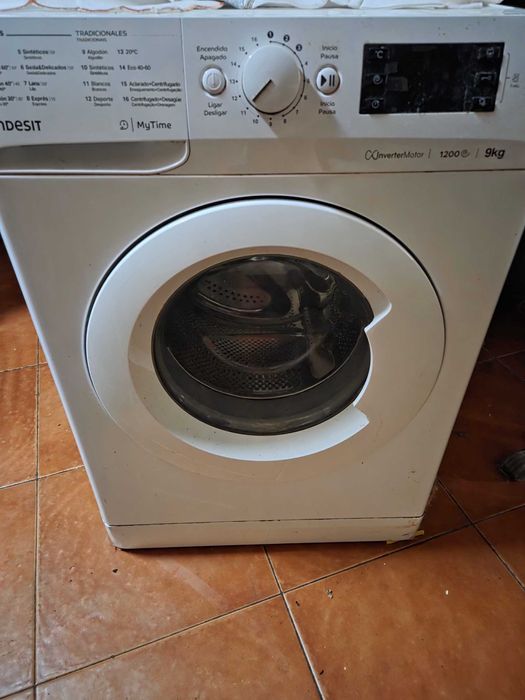 Máquina de Lavar Roupa Indesit 9kg