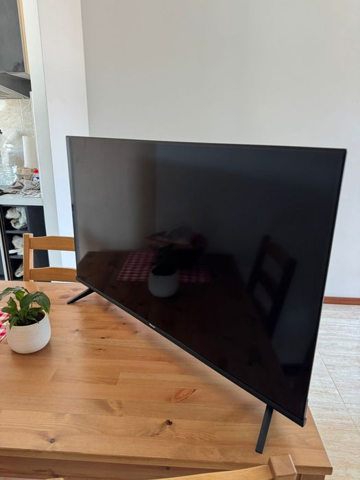 TV Hisense 40" com 1 ano de uso