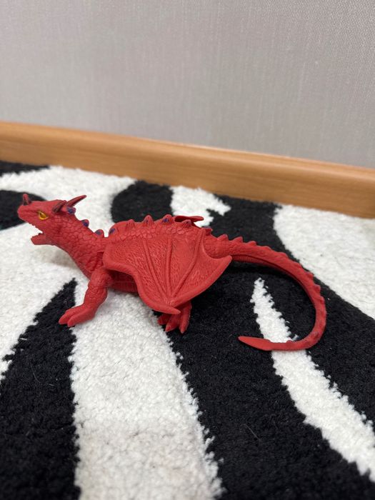 Ризинові іграшки невеликі. Дракон змія