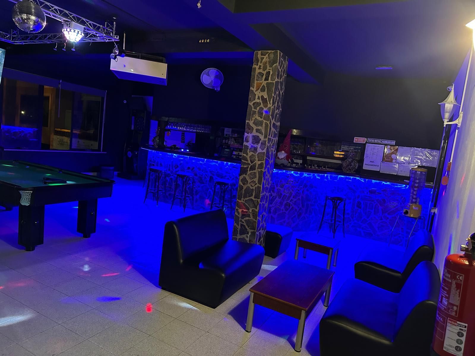 Trepasse bar na Parede