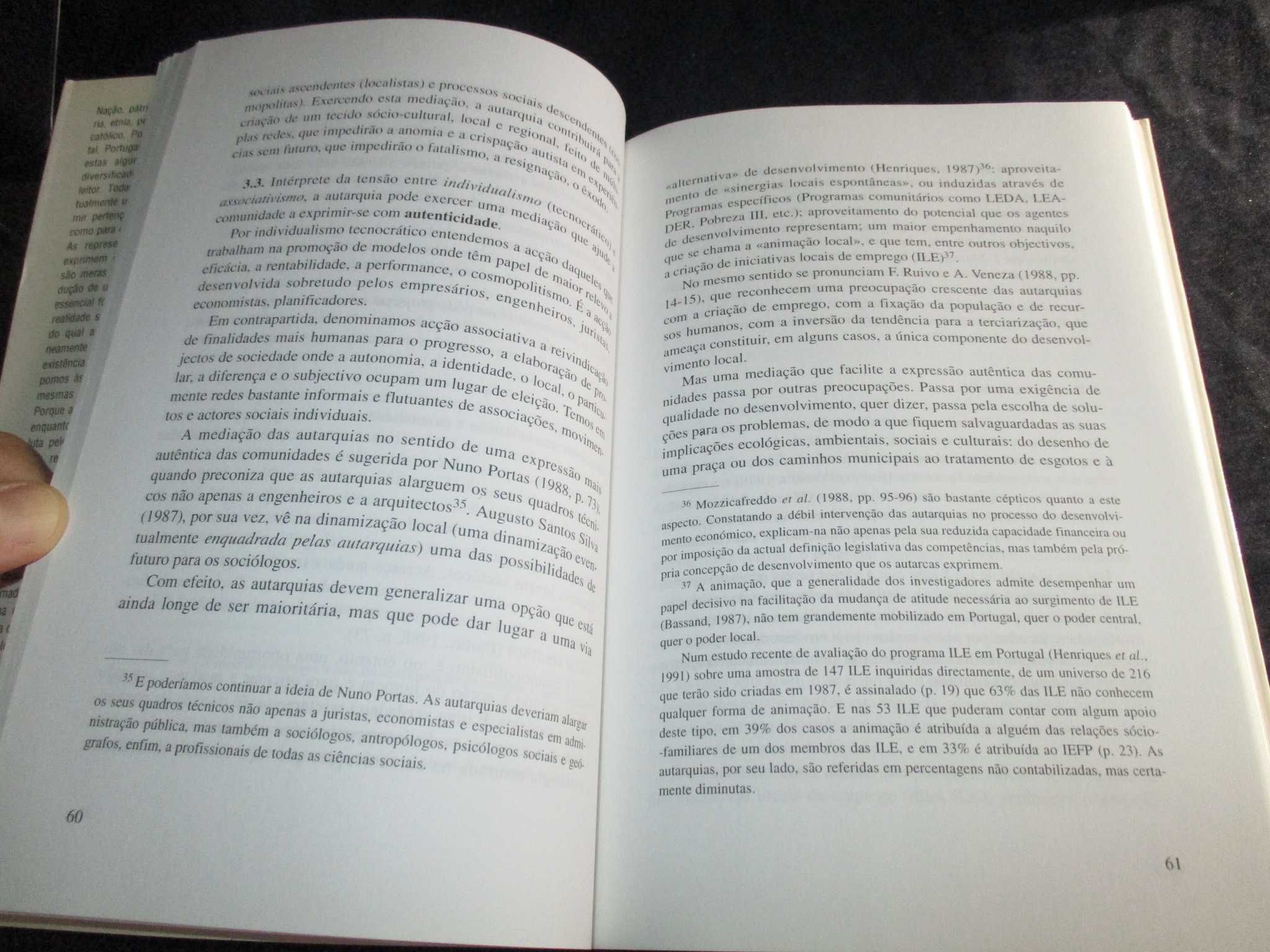 Livro Para uma inversa navegação O discurso da identidade Moisés