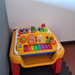 Mesa educativa com música
