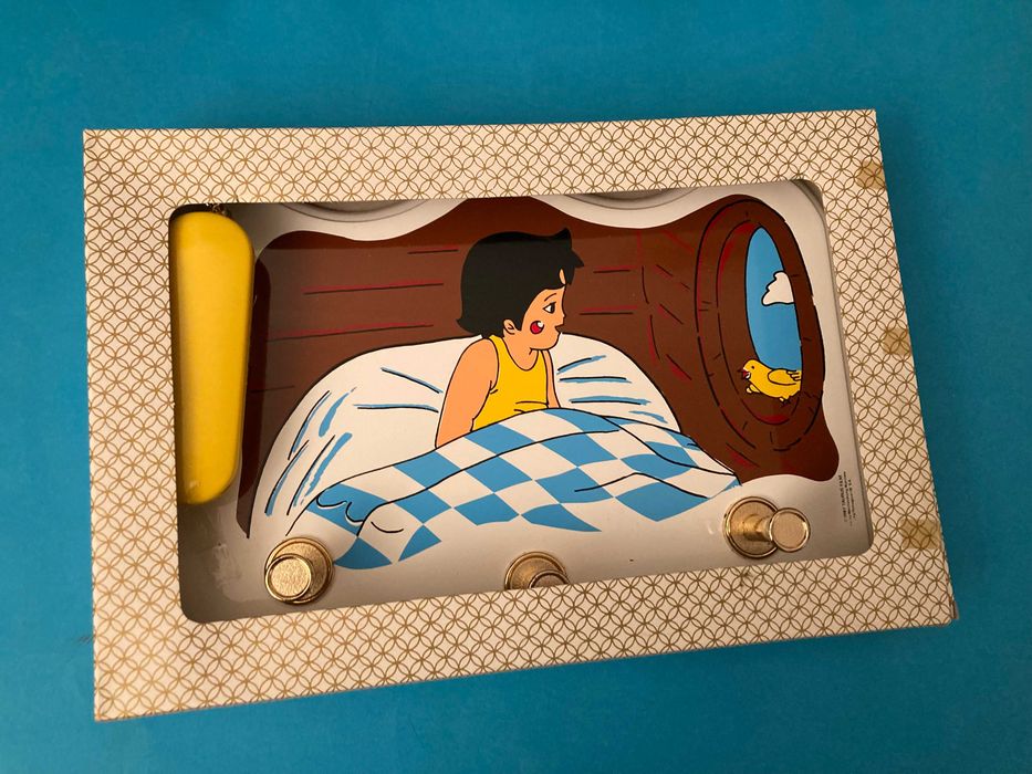 Conjunto muito bonito em madeira para pendurar da Heidi Anos 80