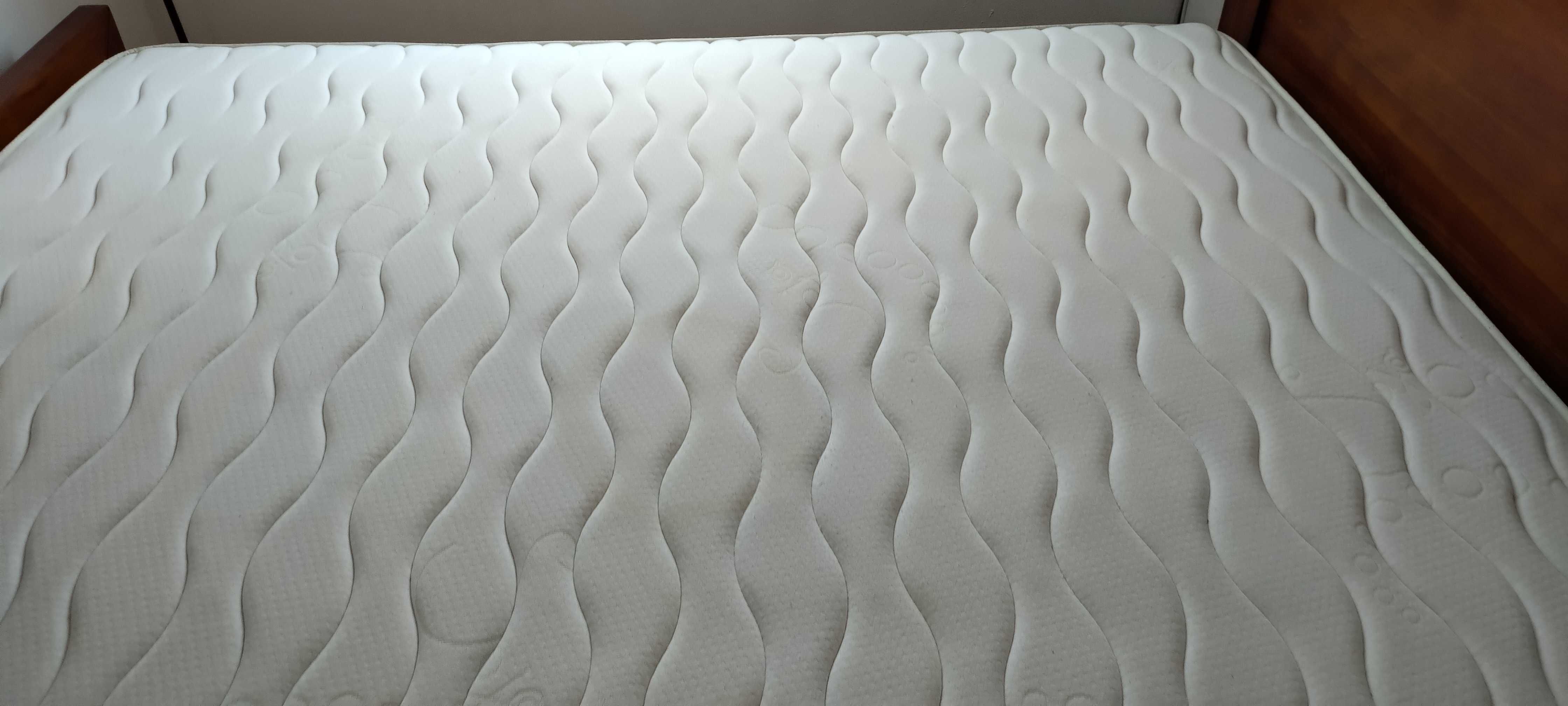 Colchão de cama de casal - Impecável sem uso- 1,60m X 1,95m
