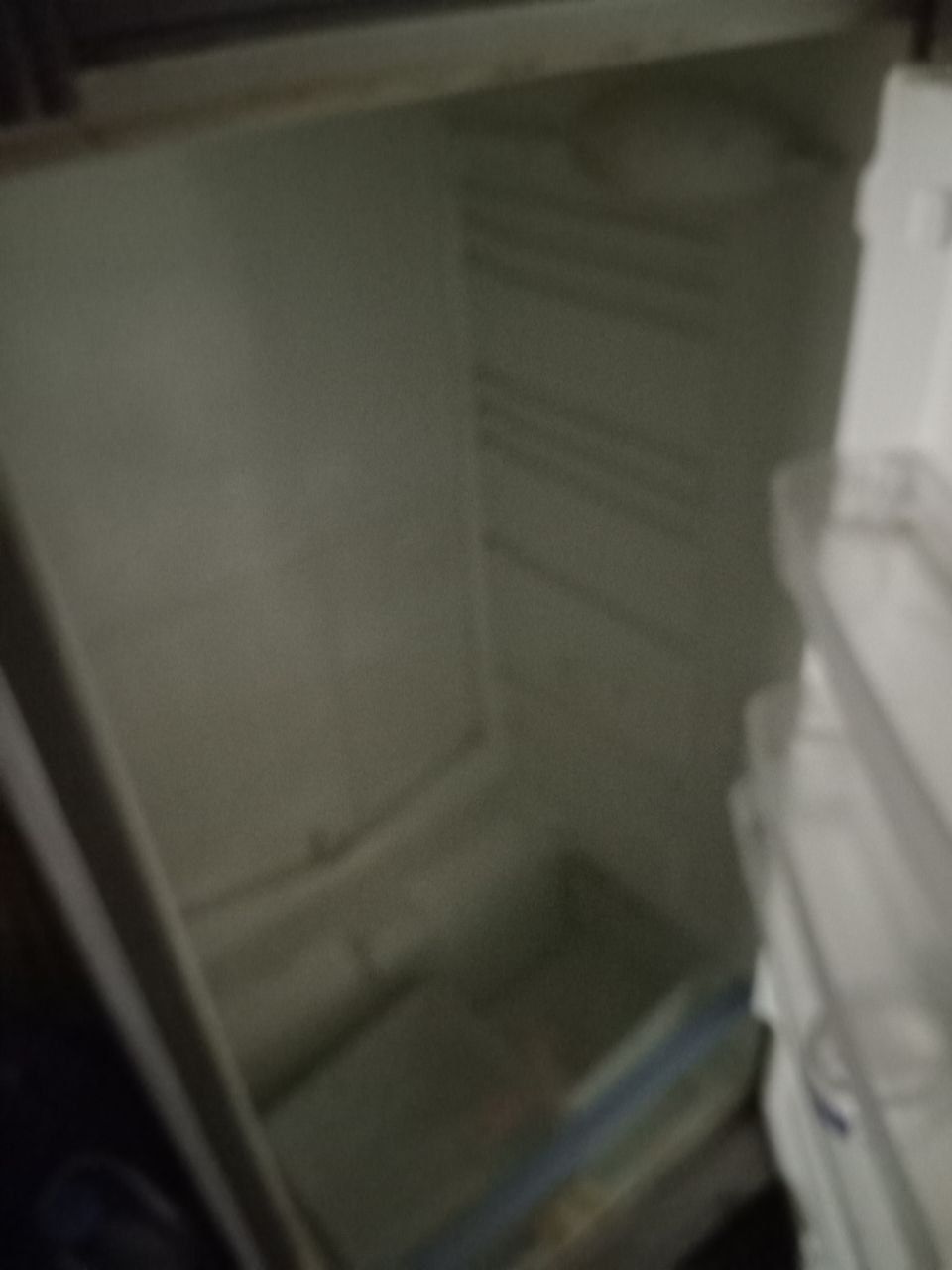 Холодильник індезіт  не робочій400