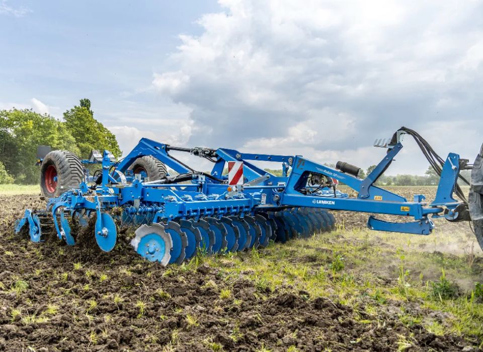 Wynajem ciagników rolniczych możliwość z maszynami.