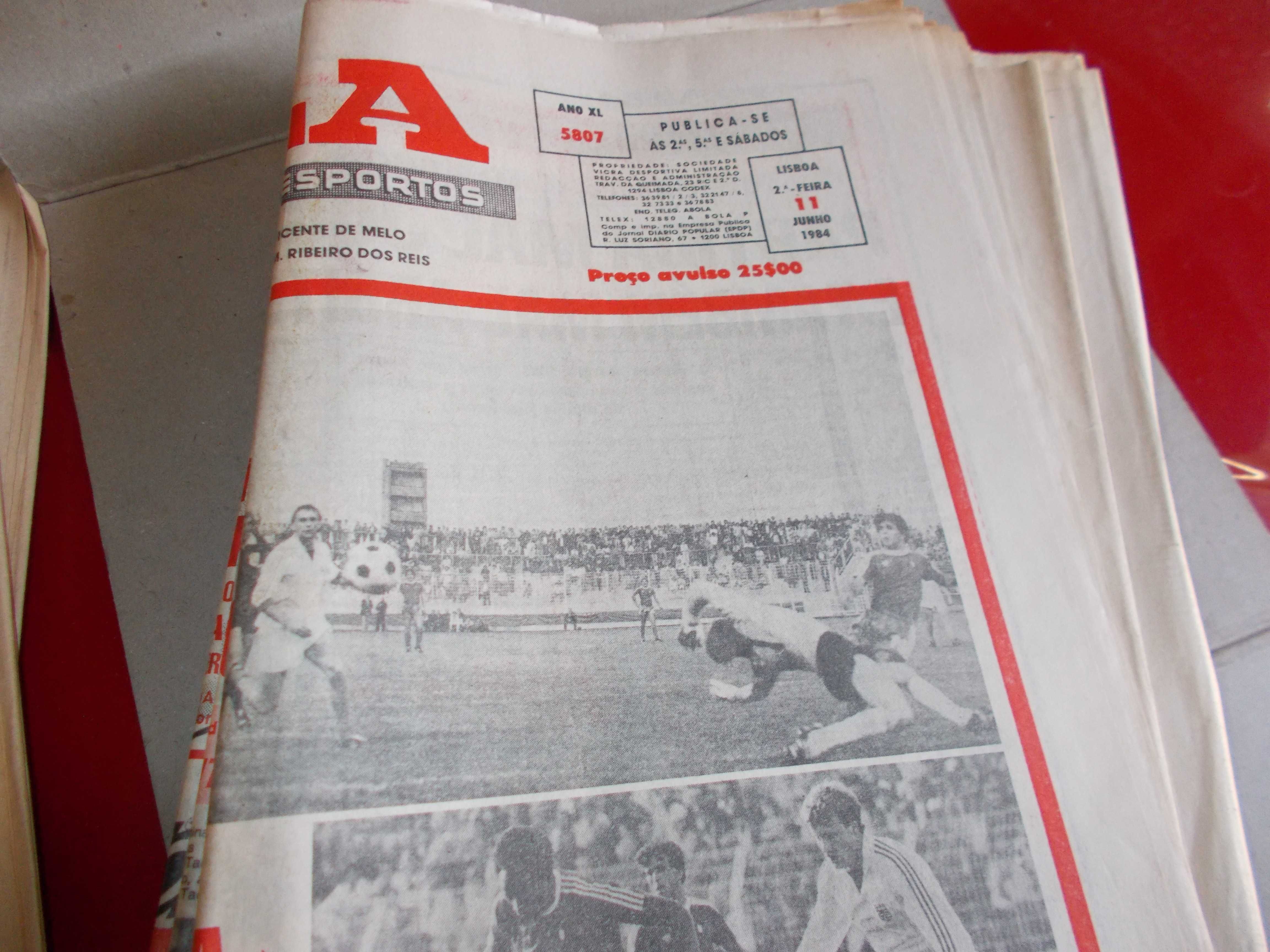 Lote 30 jornais A Bola 1969.