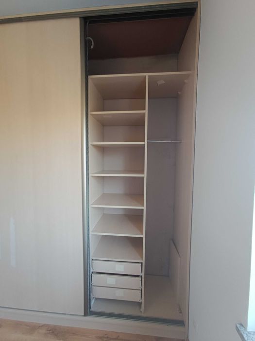 Szafa w zabudowie, przesuwna – za darmo