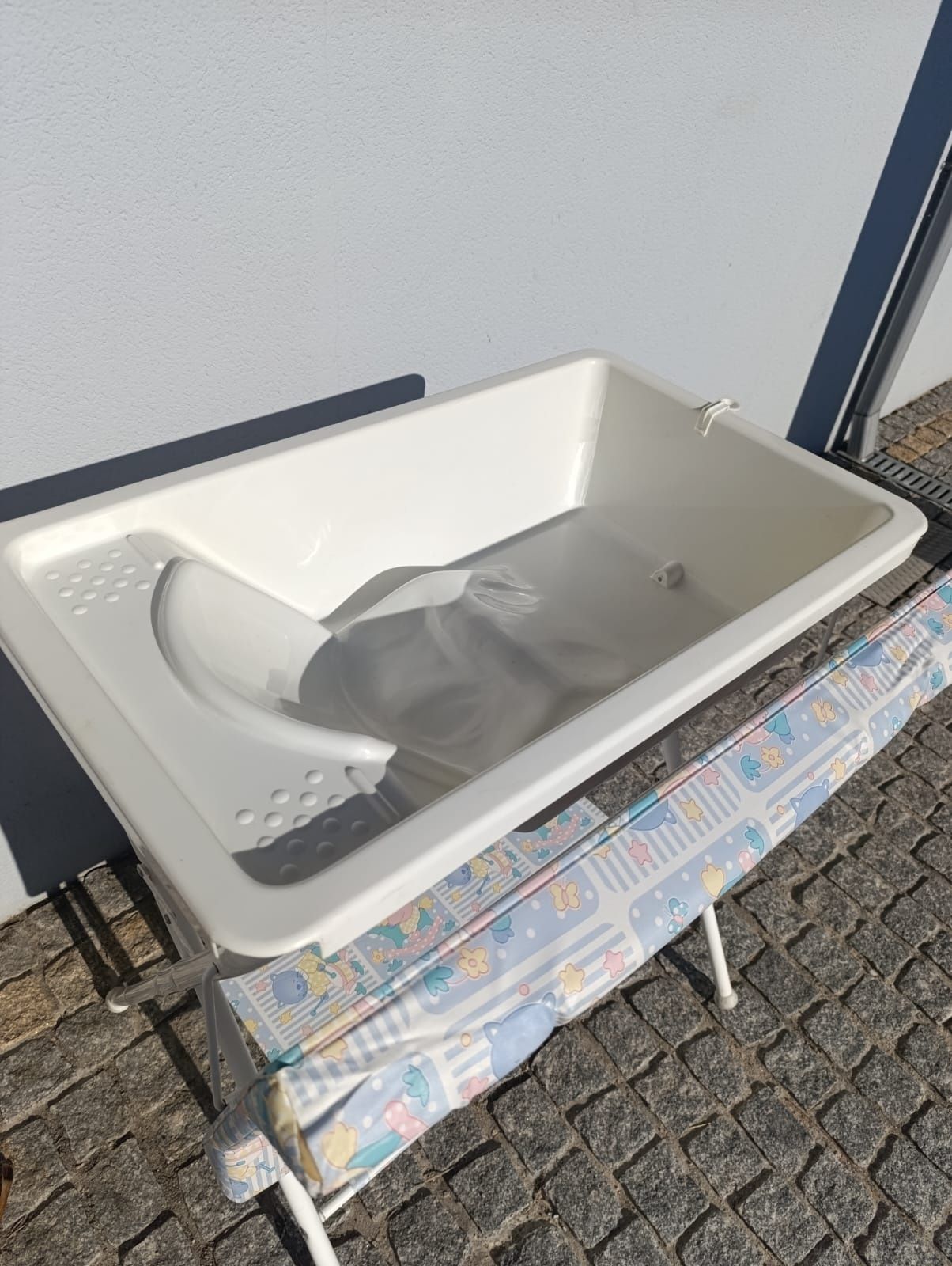 Banheira bebé com suporte e fraldário