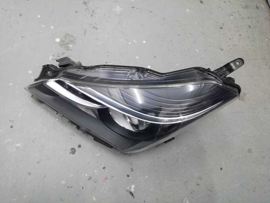 Farol Toyota Yaris Frente Esquerdo